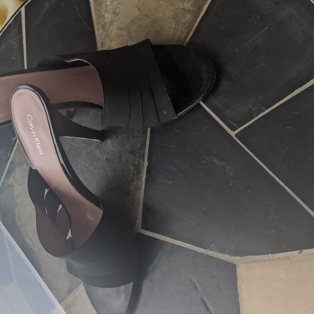 Shoes - Picture 3 of 4